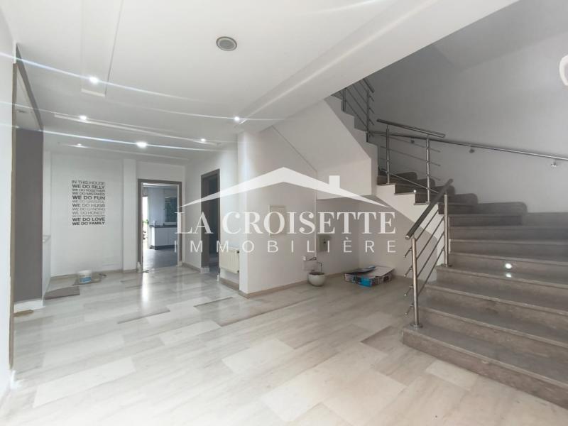 Triplex S+4 avec piscine à La Soukra